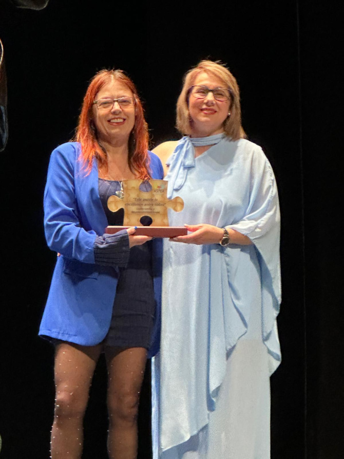 Entrega de la Pieza de Oro a Lola Andújar
